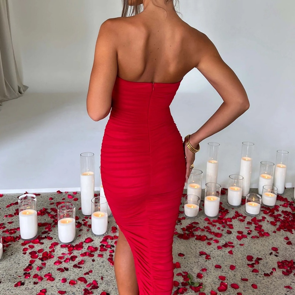 Chic Strapless Red Dress - image 2